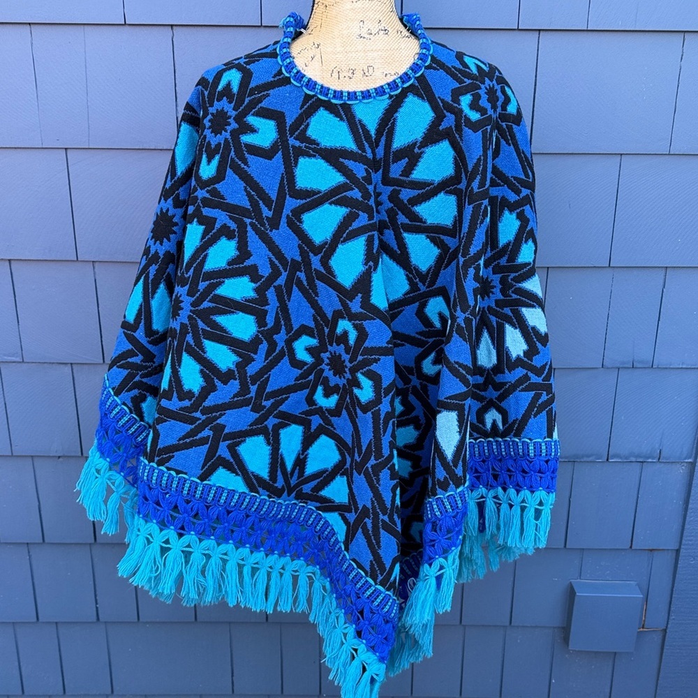 Vintage Blue and Black Geometric Poncho thick warm - Picture 7 of 9